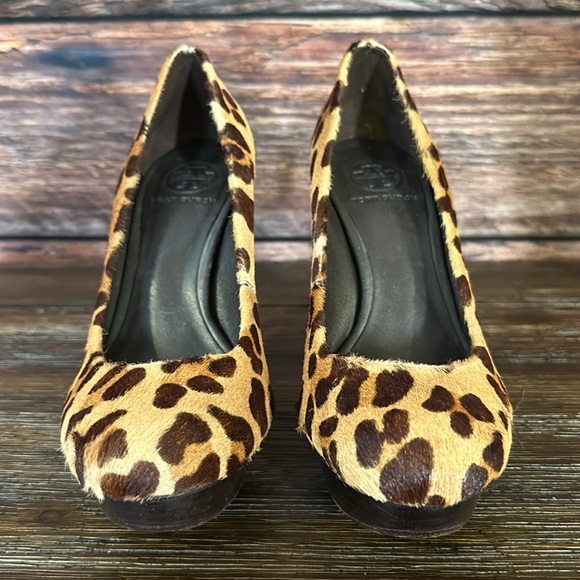 TORY BURCH Camille leopard calf hair platform pumps heels size 6.5! - Picture 2 of 8